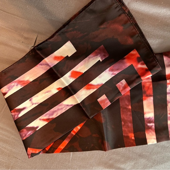 Printed scarf by Birds Papaya for Knix - Picture 1 of 2